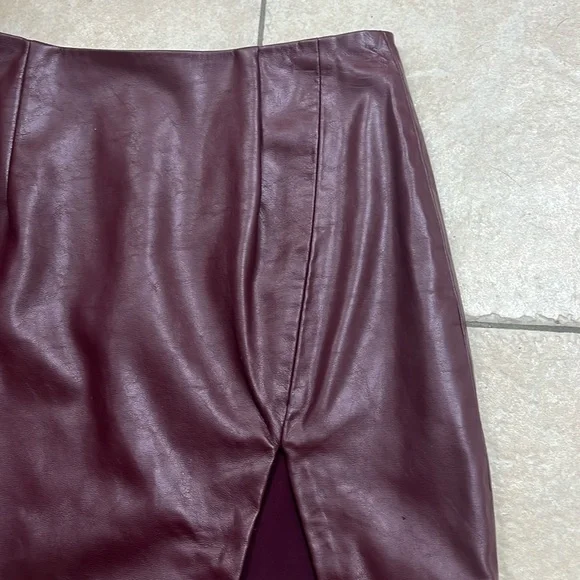 *SOLD* Do+Be Womens Maroon Leather Leg Slit Mini Skirt - Picture 4 of 6